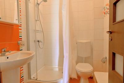 Apartament cu 4 camere semidecomandat, mobilat în 1 Mai - 2