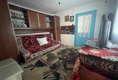 Casă cu 4 camere în Izvoarele - 2