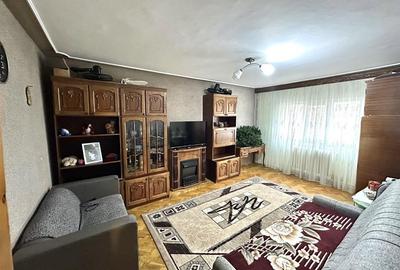 Apartament cu 3 camere decomandat în Frumoasa