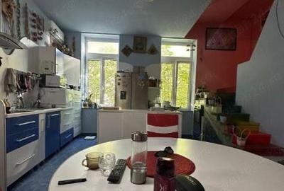 Penthouse 5 camere pe 2 nivele,central,140 mp,ideal locuin?a sau firma