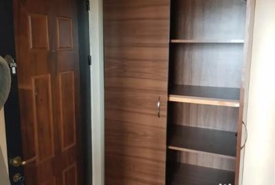 Apartament cu 3 camere semidecomandat în Berceni - 2