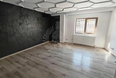 Casă cu 3 camere cu Teren 200 Mp în Central - 7