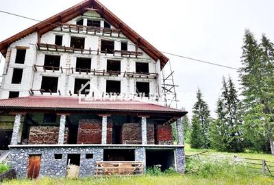 Pensiune 25 camere,1 restaurant,1 sala sedinte 2.000mp teren
