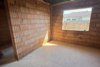 Casă cu 4 camere cu Teren 553 Mp în Moșnița Nouă - 3