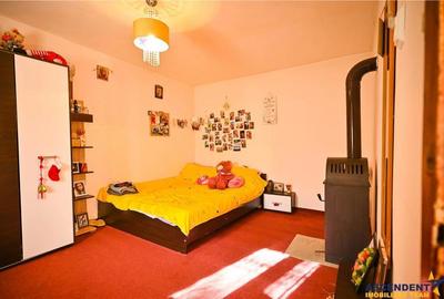 FILM! Casa saseasca, renovata exterior, in centrul localitatii Holbav, Brasov. - 20