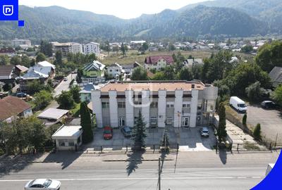 Spațiu comercial, de 1,000 mp, în Central - 4