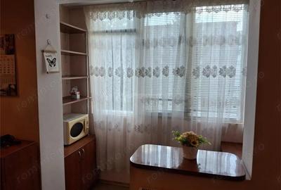 Apartament cu 3 camere semidecomandat în Micro II - 4