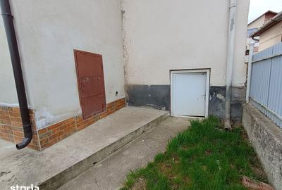Casă cu 2 camere cu Teren 720 Mp în Central - 3