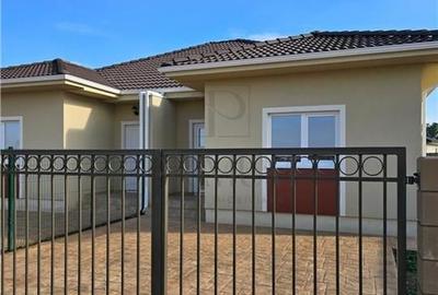 Duplex pe parter - pret excelent - zona in plina dezvoltare - strada asfaltata - 2
