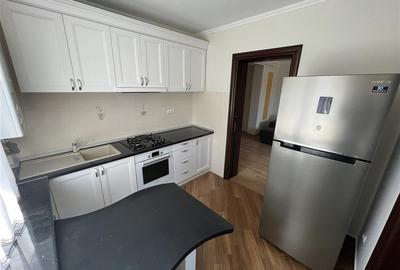 Apartament cu 3 camere decomandat, mobilat în Est