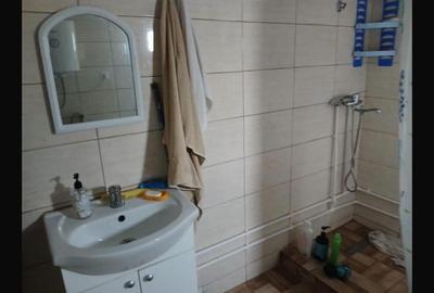 Casă cu 3 camere cu Teren 1500 Mp în Central