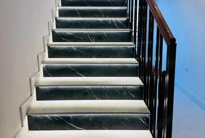 Apartament cu 3 camere semidecomandat în Giroc