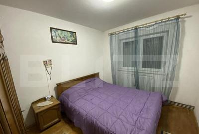 Apartament 4 camere, in suprafata de 74 mp, decomandat, zona - 4