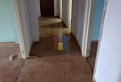 Apartament cu 4 camere decomandat în Călărași - 11