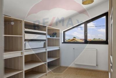 Casa individuala spatioasa 7 camere, cu gradina proprie in Gulia - 17