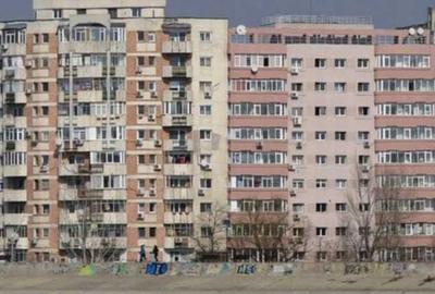 Apartament cu 3 camere semidecomandat în Central - 1