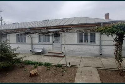 Casă cu 4 camere în Central - 2