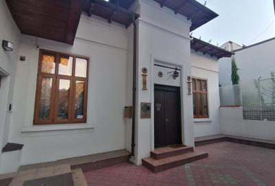 Vanzare casa renovata 2 camere curte proprie foisor Cotroceni - 1