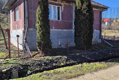 Casă cu 3 camere decomandat în Măhal - 1