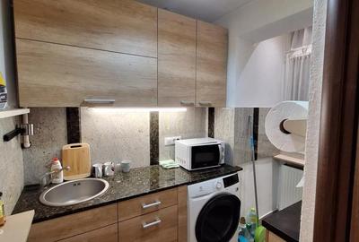 B-dul Bucuresti (zona Semiluna) garsoniera, finisata, mobilata si utilata - 3