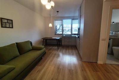 Apartament cu 3 camere semidecomandat, mobilat în Central