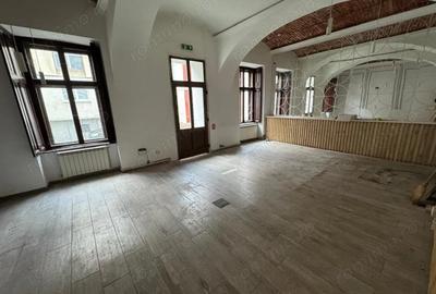 Spațiu comercial, de 71 mp, în P-ța Unirii - 1