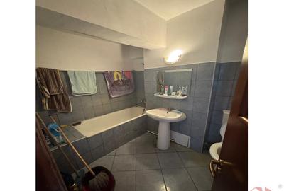 Garsoniera Comisia Centrala ,40 mp utili, et 4/4 cu acoperis - 6