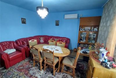 Apartament cu 3 camere decomandat în Bozovici