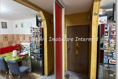 De vanzare apartament cu 2 camere, zona KM 5 - 5