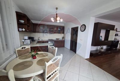 Casa de vis cu 4 dormitoare intr-o zona linistita din Sa... - 3