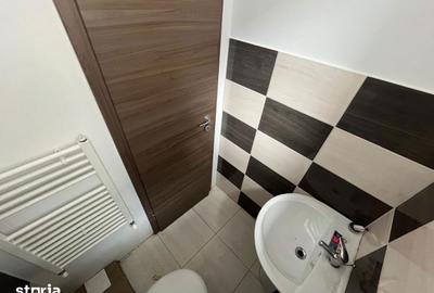 Spațiu comercial, de 23 mp, în Central - 7