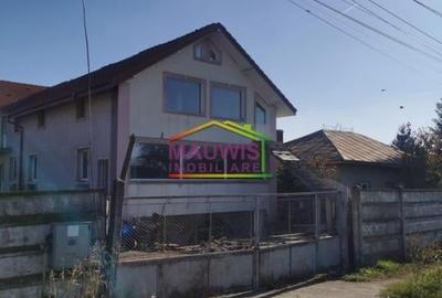 Casă cu 14 camere în Dascălu