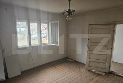 Casa veche cu 4 camere, demisol, teren 300 mp, zona Campen - 11