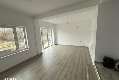 Casă cu 4 camere cu Teren 300 Mp în Bucium - 10