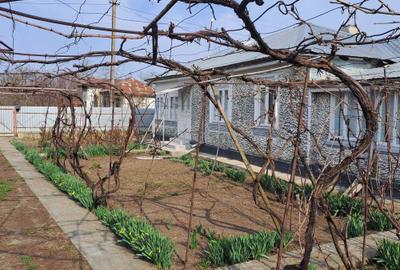 Casă cu 4 camere în Central - 1