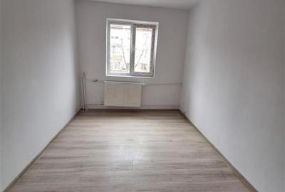 Apartament cu 4 camere semidecomandat în Circumvalațiunii - 2