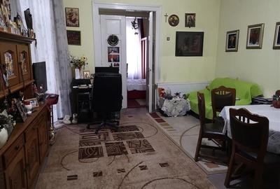 Apartament cu 5 camere decomandat în Sinaia