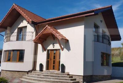 Casă cu 4 camere cu Teren 764 Mp în Central