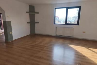 Casă cu 5 camere cu Teren 1600 Mp în Central - 10
