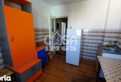 Apartament cu 2 camere semidecomandat în Micro 6 - 8