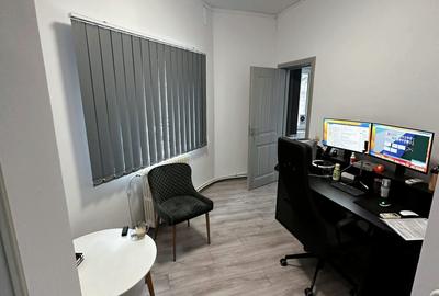 Apartament cu 4 camere semidecomandat în Central - 1