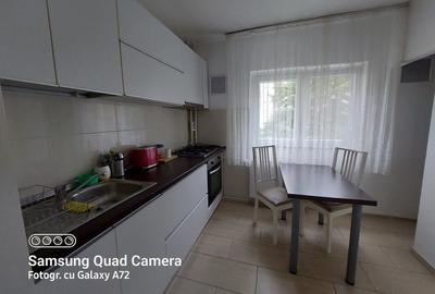 Garsonieră decomandată în Decebal - 2