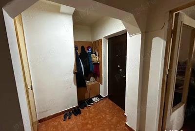 Apartament 3 camere Dambovita decomandat partial amenajat - 1