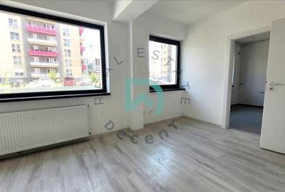 Studio,  47 mp, Tractorul - 6