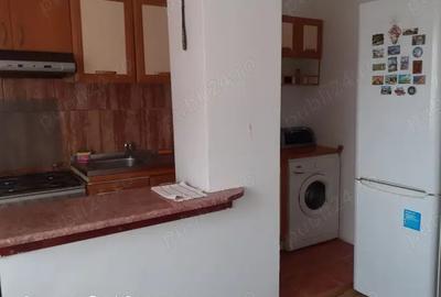Vand apartament cu 3 camere, decomandat,cartier 1 Mai - 1