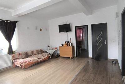 Casă cu 5 camere cu Teren 340 Mp în Holboca - 10