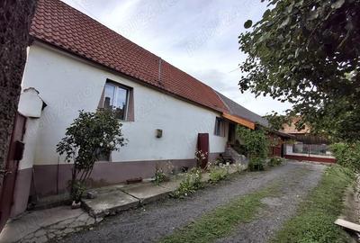 Casa de vanzare si 5 ha de pamant! - 2