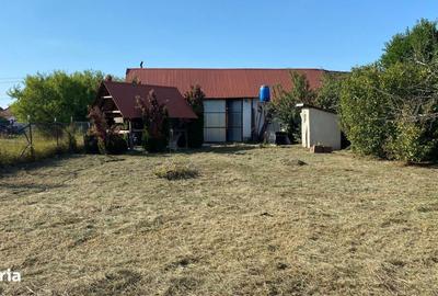 Casă cu 2 camere cu Teren 676 Mp în Sâmbăta - 13