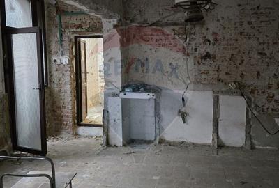 De vanzare | Casa cu 3-5 camere, necesita renovare | Zona Baicului - 8