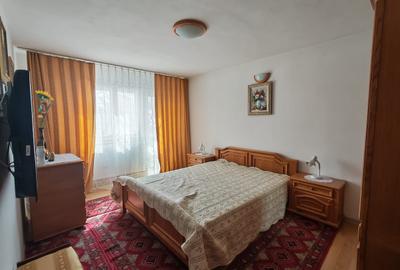 Casă cu 6 camere cu Teren 400 Mp în Central